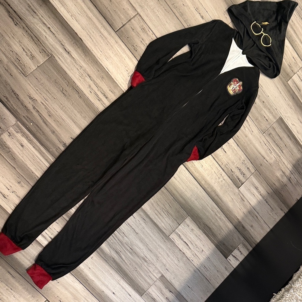 NWOT Harry Potter Black Hooded Onesie with Red Accents - Picture 7 of 15